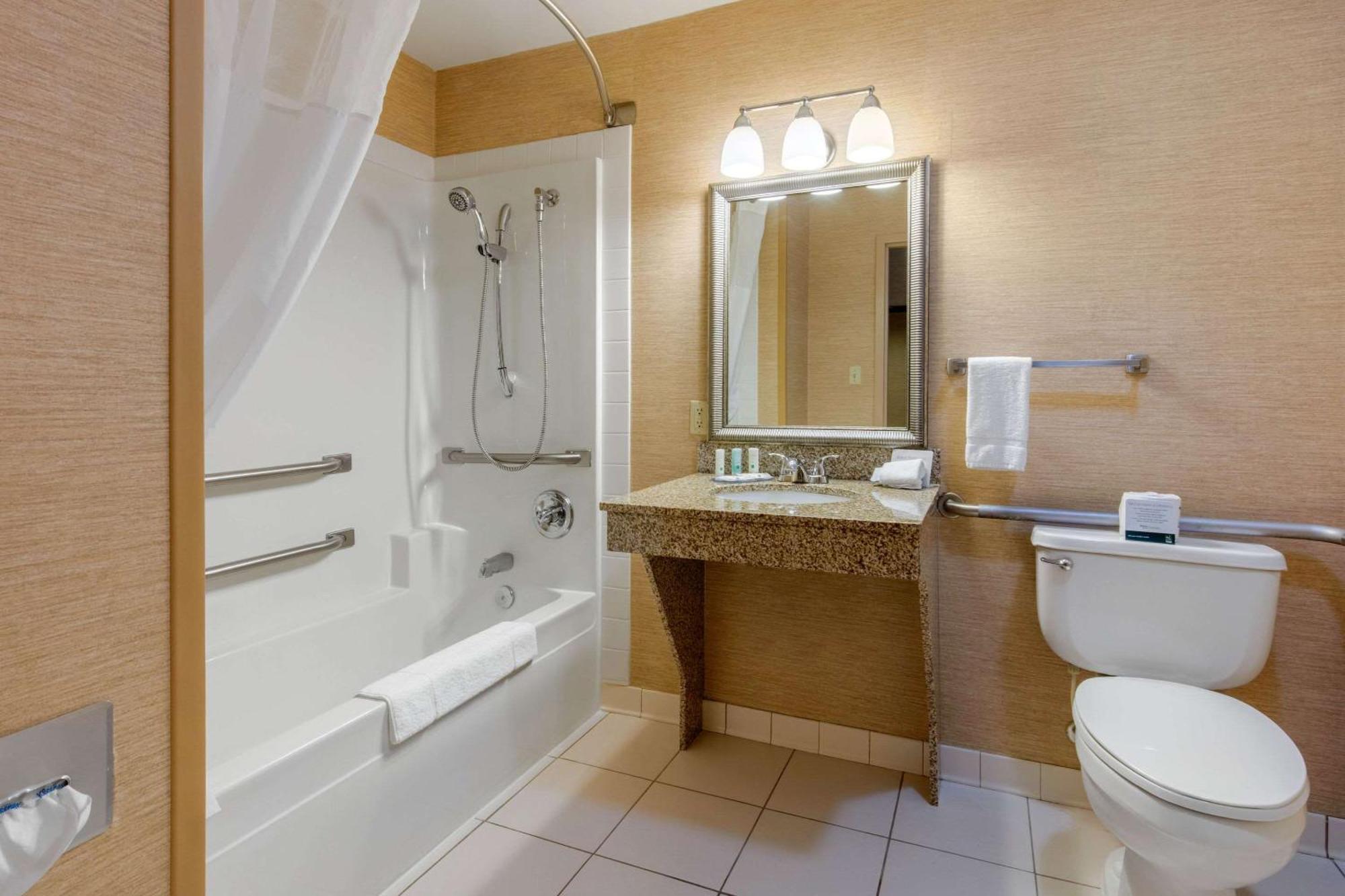 Quality Inn & Suites Benton - Draffenville Buitenkant foto